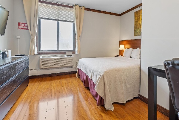 LIC Hotel Main image